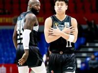 开云体育官网首页-本季球员表现卓越，争夺季后赛席位